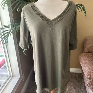 Lane Bryant plus size short sleeve V-neck pull over beaded top
